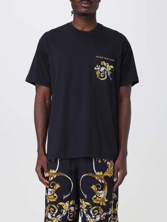 Versace Versace Kadın Regular Fit Yuvarlak Yakalı Cep Detaylı Arkası Grafik Baskılı Kısa Kollu Siyah-Altın T-Shirt 78GAH6RBJS462-G89