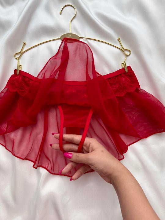 Porno bum qolini mushukka tiqdi