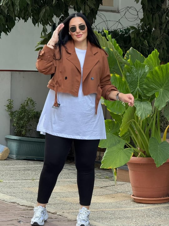 Qora yigit keng dumba porno bilan ayolni sikadi