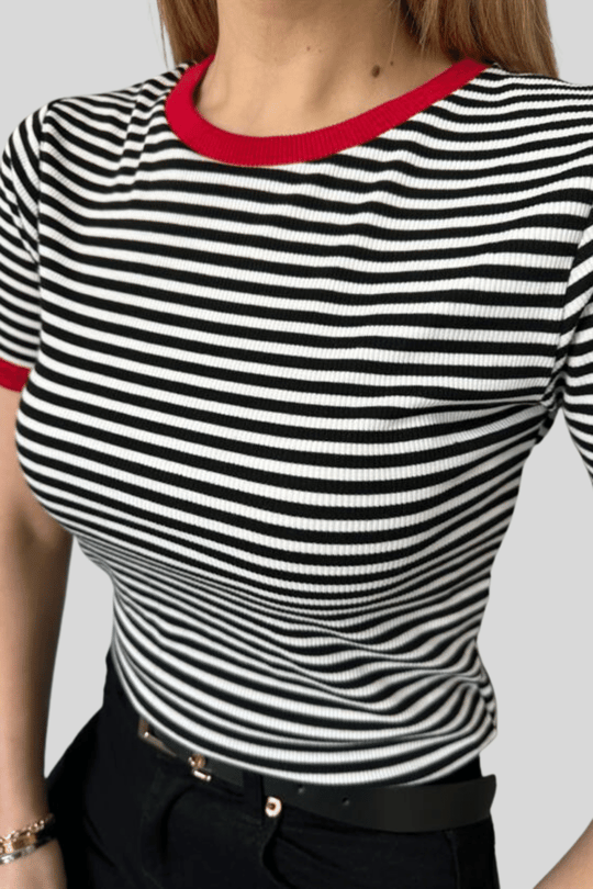 Kadın Siyah Kırmızı Çizgili Tişört I Butik Buruç'ta