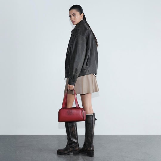 Kadın Kırmızı Monogram Logolu Deri Omuz Çantası