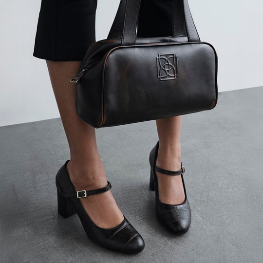 Kadın Koyu Kahve Monogram Logolu Deri Omuz Çantası