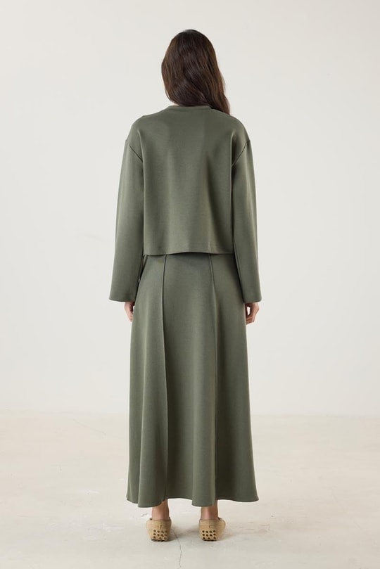 Haki Kısa Sweatshirt, Çan Kesim Etek Takım