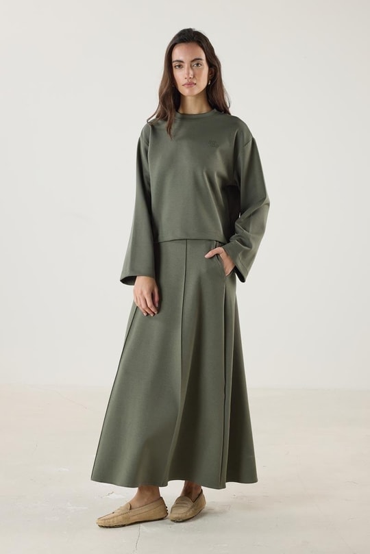 Haki Kısa Sweatshirt, Çan Kesim Etek Takım