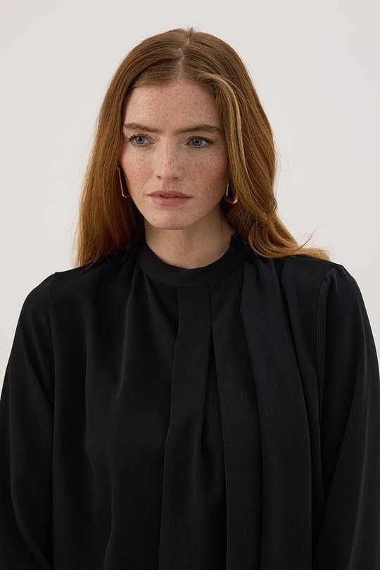 Yakası Pileli Bluz Siyah