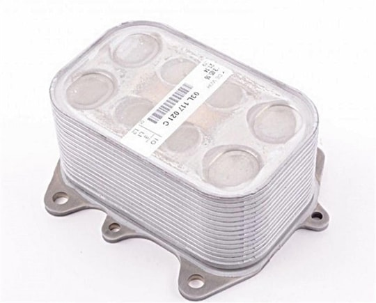 Volkswagen Passat 2011-2014 Model Arası Motor Yağ Soğutucu Kale Marka 03L117021C