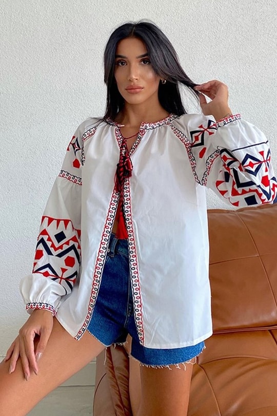 Bağcık Detay Nakışlı Bluz Beyaz