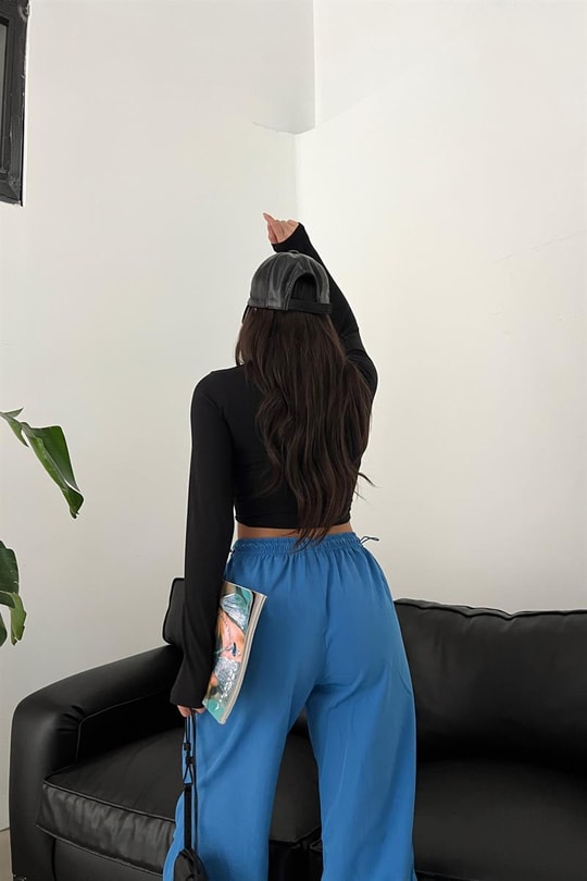 Bisiklet Yaka Basic Crop Bluz Siyah
