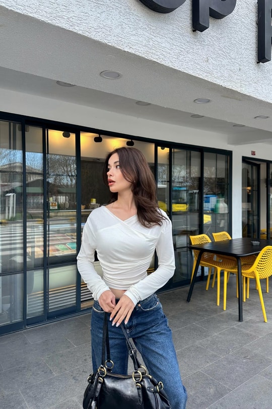 Büzgü Detaylı Uzun Kol Tül Bluz Ekru