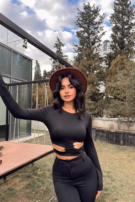 Chain Dekolteli Crop Bluz Siyah