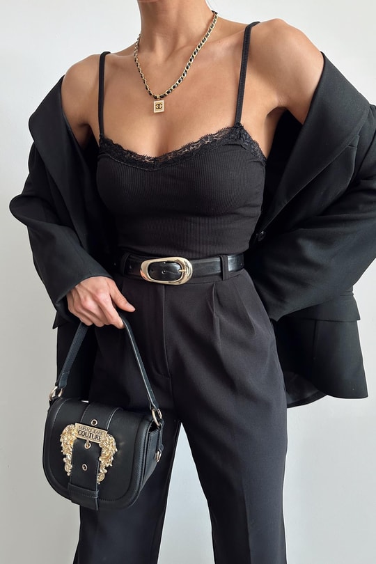 Dantel Yaka Askılı Crop Siyah