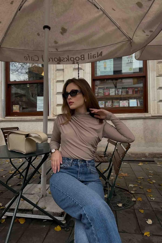Dik Yaka Büzgülü Premium Bluz Bej
