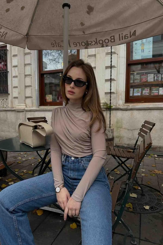 Dik Yaka Büzgülü Premium Bluz Bej