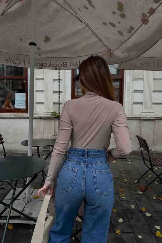 Dik Yaka Büzgülü Premium Bluz Bej