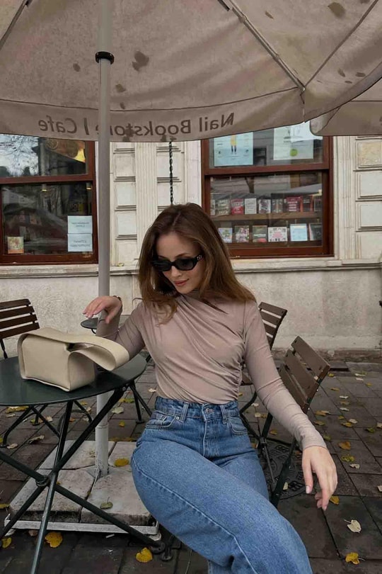Dik Yaka Büzgülü Premium Bluz Bej