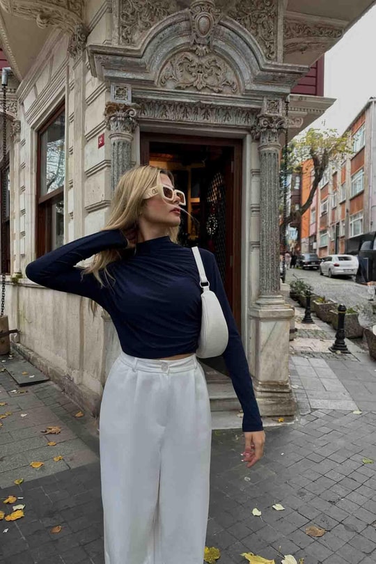 Dik Yaka Büzgülü Premium Bluz Lacivert