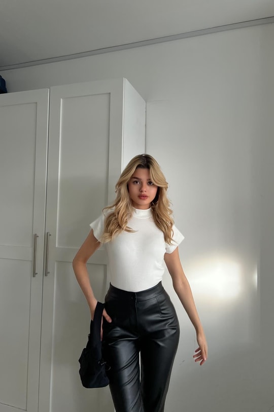 Dik Yaka Kısa Kollu Bluz Ekru