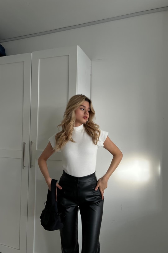 Dik Yaka Kısa Kollu Bluz Ekru