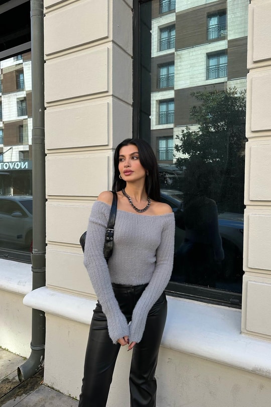 Kayık Yaka Yumoş Bluz Gri