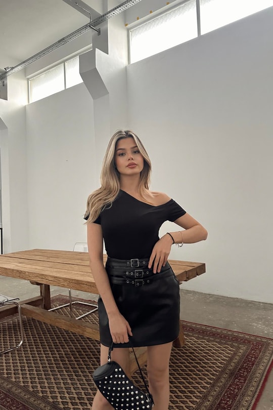 Omuz Dekolteli Büzgülü Bluz Siyah