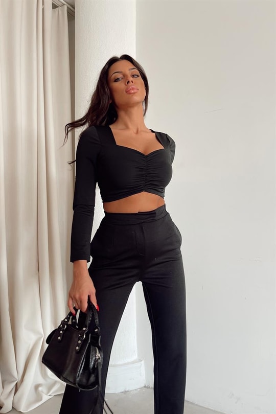 Ön Büzgülü Kalp Yaka Crop Bluz Siyah