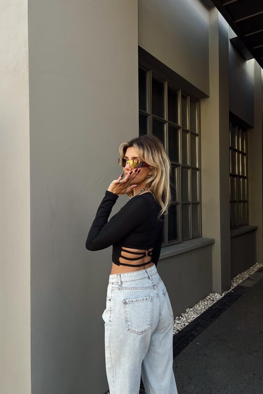Sırt Halka Detay Crop Bluz Siyah