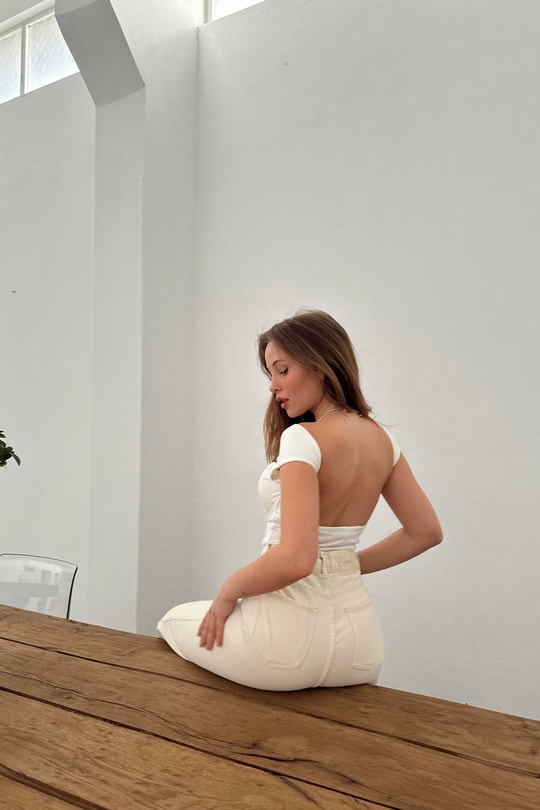 Sırtı Açık Basic Kısa Kol Bluz Beyaz
