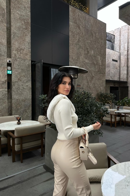 Tek kol kürk detay bluz Ekru