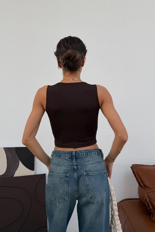 Yuvarlak Yaka Kolsuz Crop Kahve