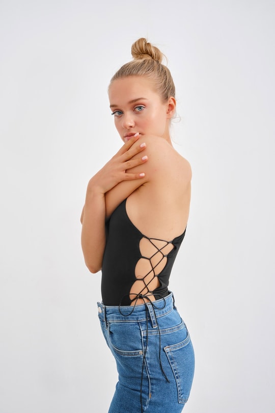 Çapraz İp Askılı Lilith Bodysuit Siyah
