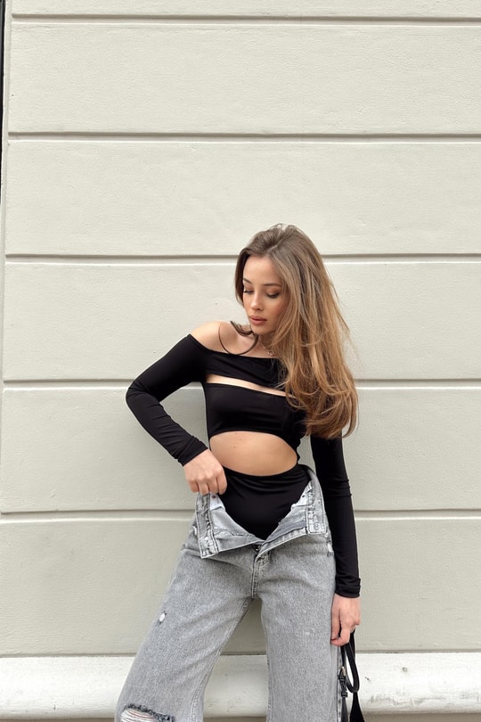Cut Out  Dekolteli Fit Bodysuit Siyah