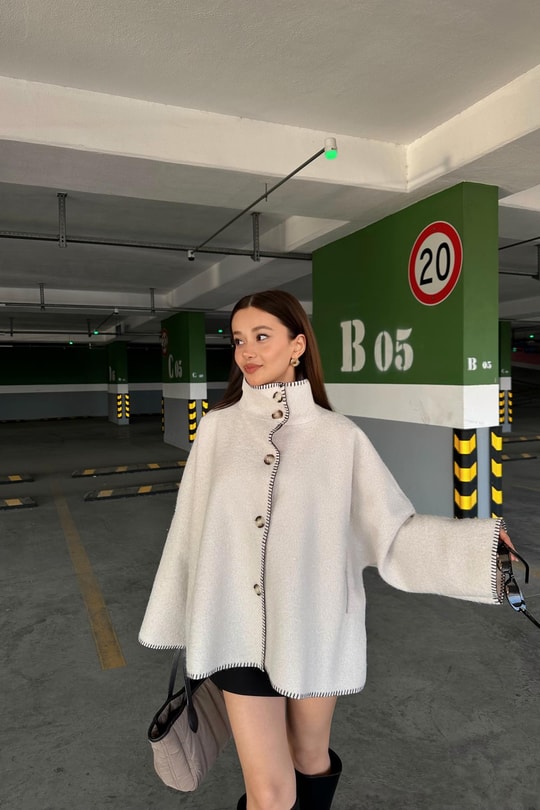 Keçe Tüylü Dikiş Detay Ceket Krem
