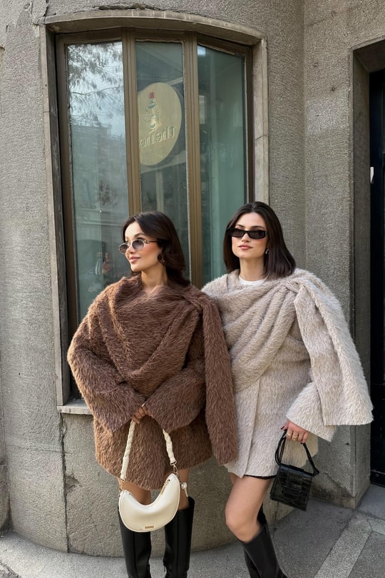 Pelerin Detay Tüylü  Ceket Camel