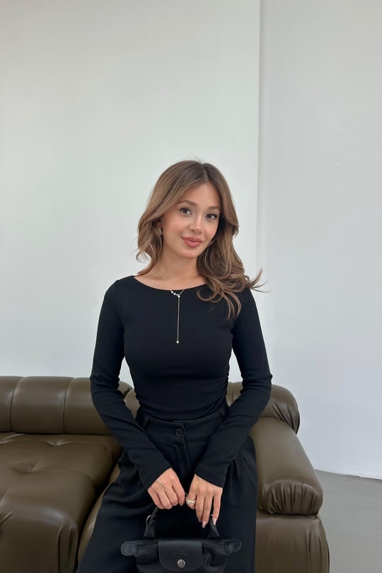 Büzgülü Kayık Yaka Top Siyah
