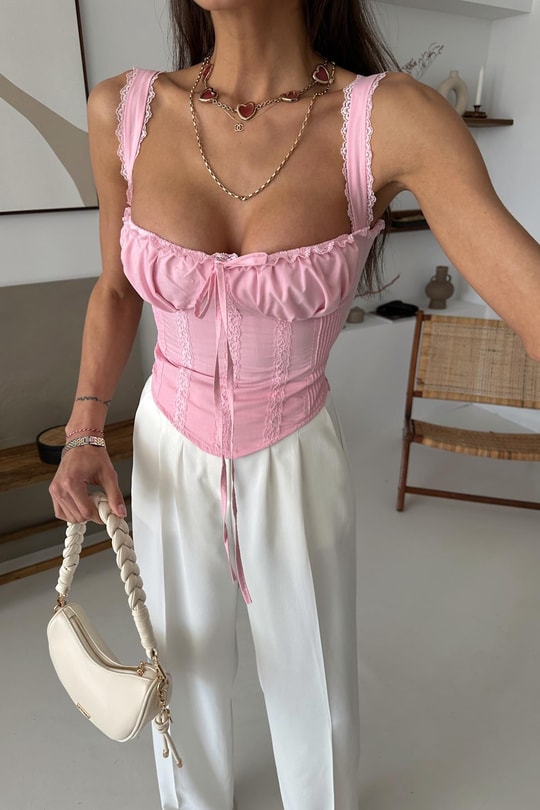 Helen Büstiyer Pembe