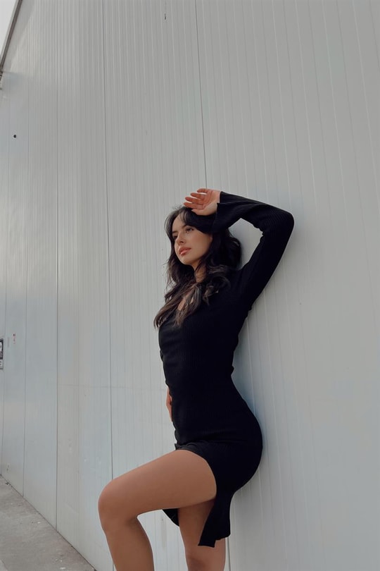 Kalp Yaka Midi Triko Elbise Siyah