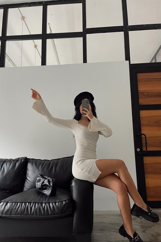 Kalp Yaka Yırtmaçlı Mini Elbise Krem