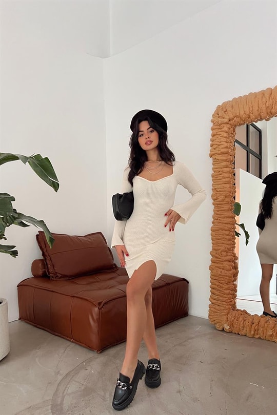 Kalp Yaka Yırtmaçlı Mini Elbise Krem