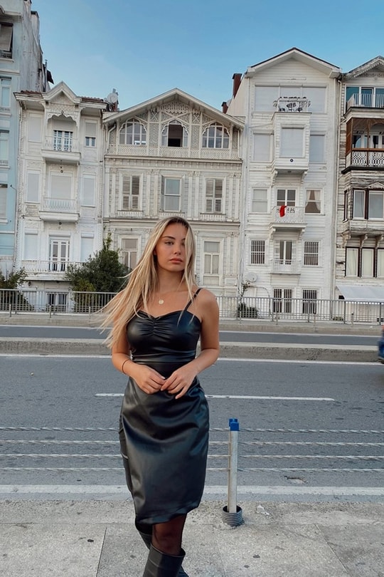 Askılı Büzgü Detay Deri Elbise Siyah