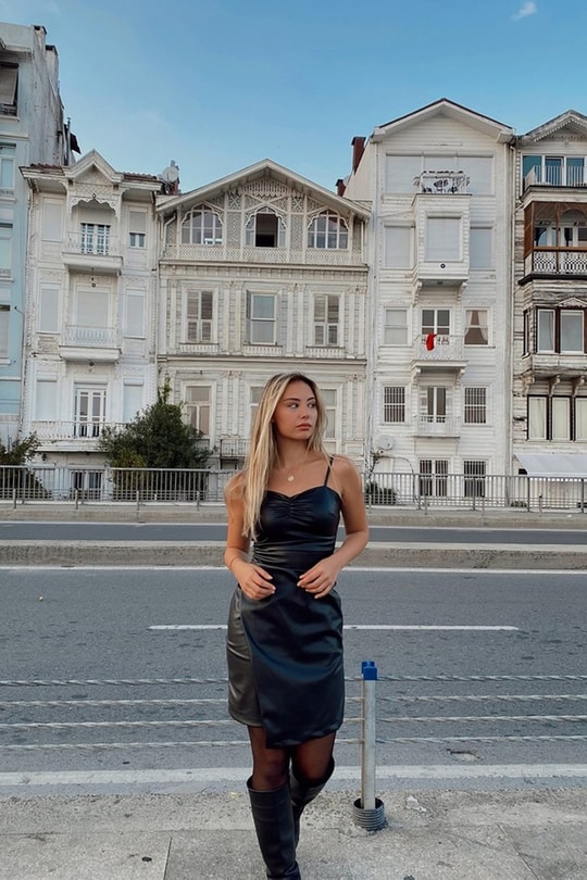 Askılı Büzgü Detay Deri Elbise Siyah