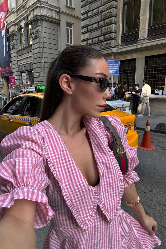 Lina Elbise Pembe