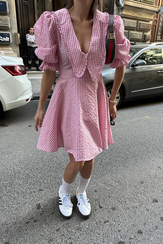 Lina Elbise Pembe