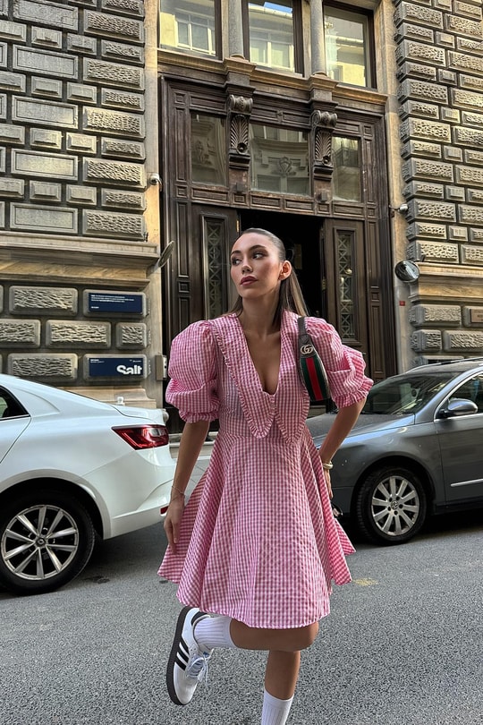 Lina Elbise Pembe