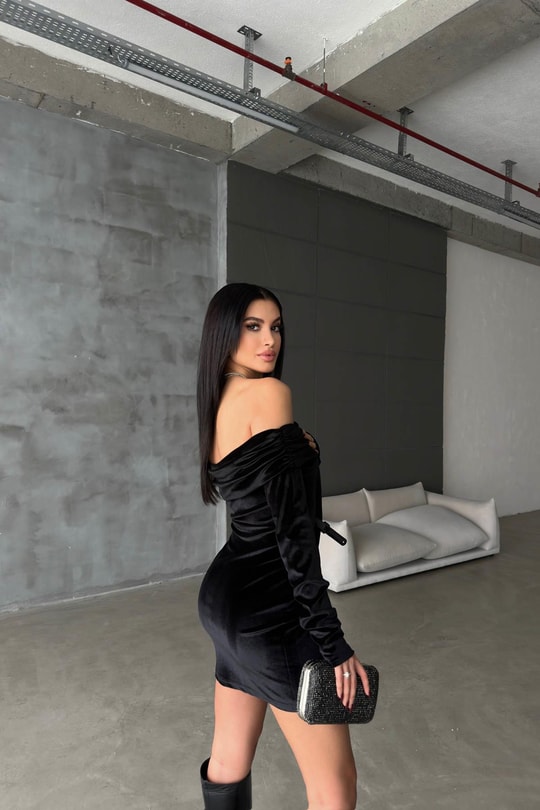 Madonna Yaka İp Askili Kadife Elbise Siyah