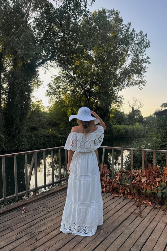 Madonna Yaka İşlemeli Elbise Beyaz