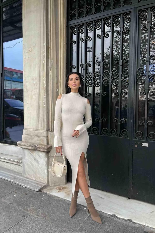 Omzu Açık Çan Kol Triko Elbise Bej
