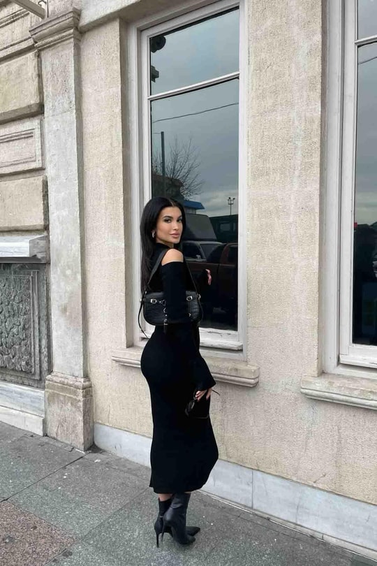 Omzu Açık Çan Kol Triko Elbise Siyah