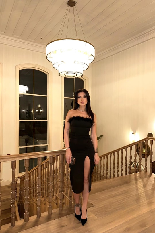 Otris Yaka Slim Yırtmaçlı Elbise Siyah