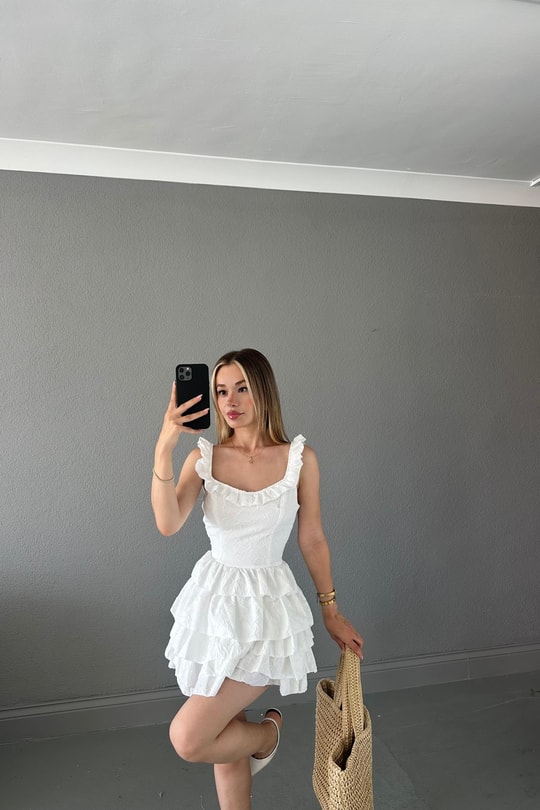 Yakası Fırfırlı KatKat Elbise Beyaz