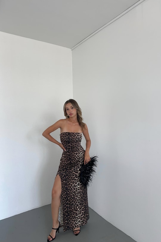 Yırtmaçlı Leo Straplez Elbise Kahve
